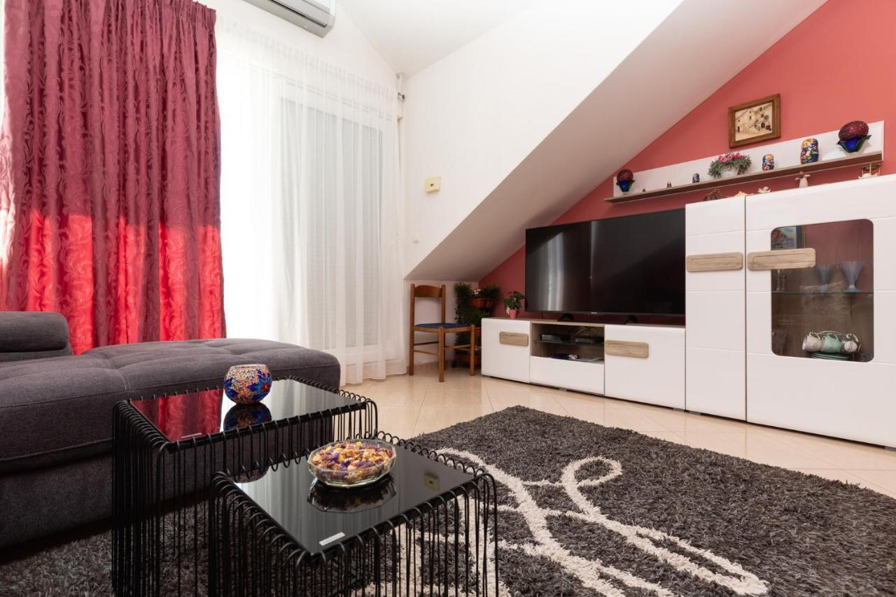 אומיס Apartman Monika מראה חיצוני תמונה