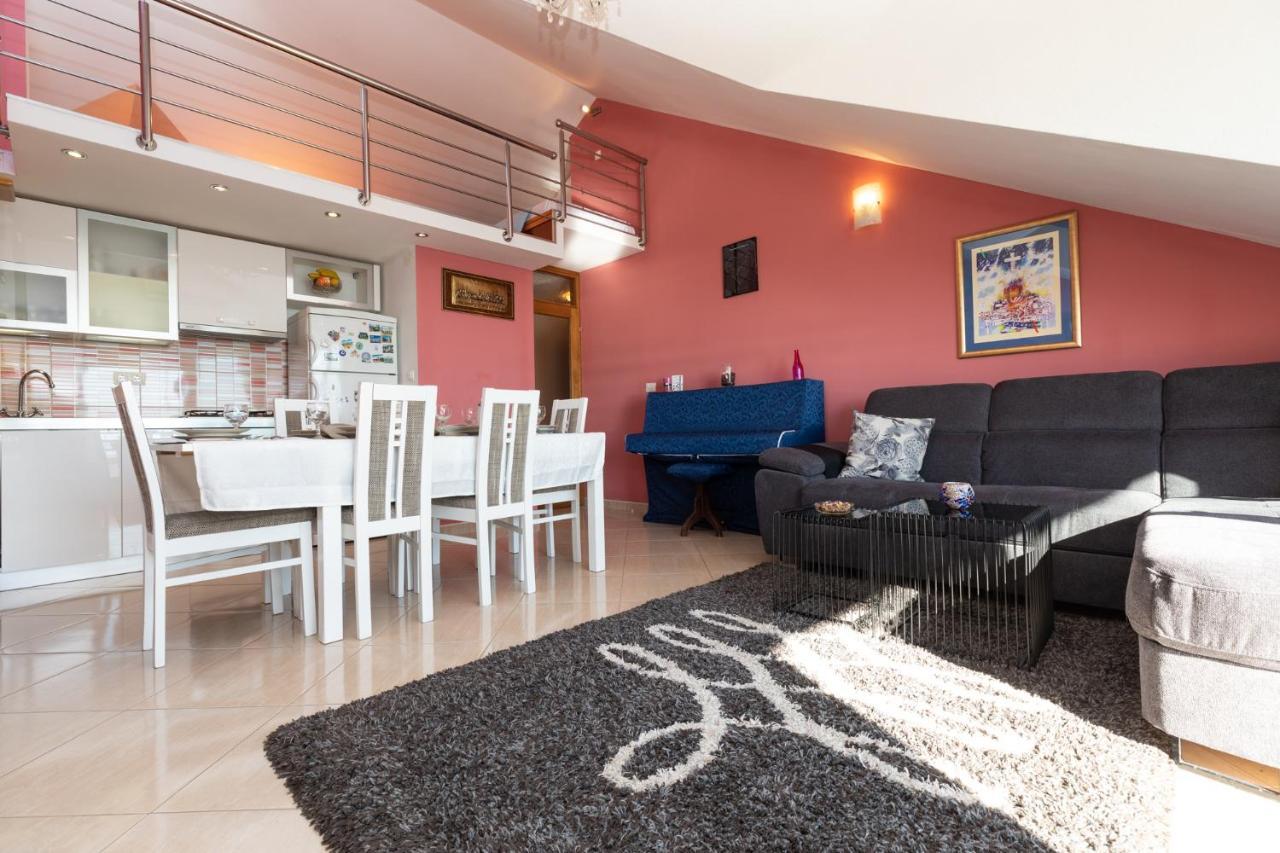אומיס Apartman Monika מראה חיצוני תמונה