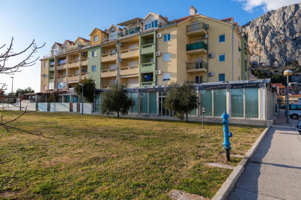 אומיס Apartman Monika מראה חיצוני תמונה